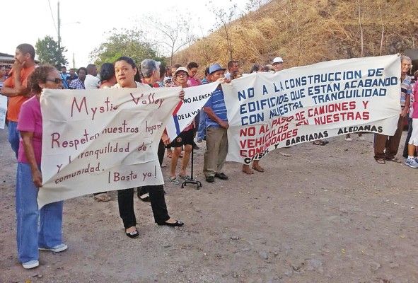 Protestas en proyecto de Mystic Valley en 2015.