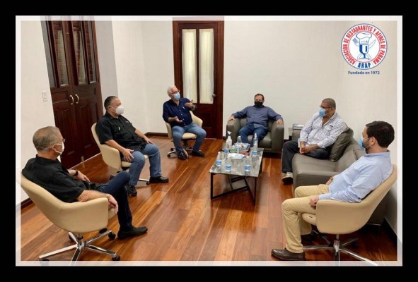 Reunión de los representantes de la ARAP y el Concejo Municipal de Panamá