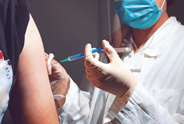 En Panamá actualmente se están colocando dosis tanto de Pfizer como de AstraZeneca.