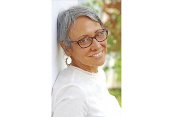 Nyra Soberón Torchía. Artista escénica y gestora cultural comunitaria en el teatro y el cine. Nominada a mención honorífica: Cultura “Las mujeres destacadas existen en cada rincón del país. Este concepto se debe extender hacia el reconocimiento de todas aquellas que dentro de su práctica cotidiana luchan por la paz, la calidad de vida y el bienestar colectivo en sus comunidades. Se trata de transformar, como creo lo demandan los nuevos tiempos, por conceptos más integradores”. “La mujer siempre ha sido lideresa. El problema ha sido la falta de reconocimiento, algo que le ha obligado a jugar su liderazgo tras bastidores, hasta en el ámbito del hogar. En el caso del teatro en Panamá, en las últimas décadas hemos abierto espacios propios. Aún así, abogaría por más mujeres dramaturgas, directoras y productoras, pues hace falta con mayor frecuencia la mirada de la mujer en la escena panameña, y la creación de historias y personajes femeninos que nos dignifiquen”.