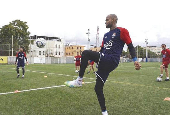 Luís Mejía poniéndose a punto en República Dominicana para el encuentro ante Barbados.