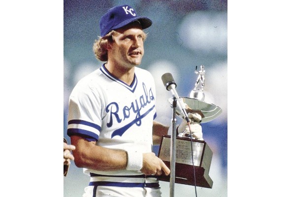 Brett obtuvo el premio MVP (L.A.) en 1980 y el MVP Serie de Campeonato de 1985.