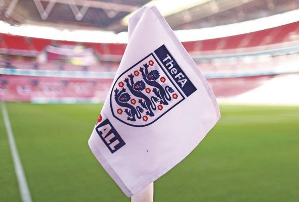 Este primer piloto se ha implementado por la FA (The Football Association, el órgano que rige el fútbol en Inglaterra), en las ligas del fútbol base de Middlesbrough, Liverpool, Worcester y Essex.