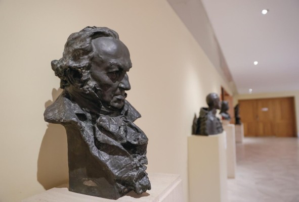 Uno de los originales de la estatuilla creada por el escultor Mariano Benlliure en el Museo de Bellas Artes de Valencia.