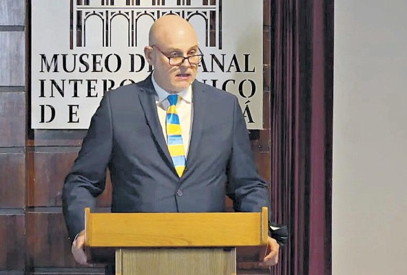 Carlos Guevara Mann