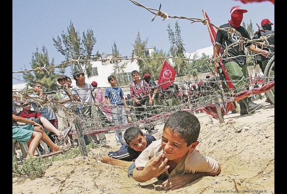 Foto tomada por Essdras durante una evacuación en Gaza, Palestina.