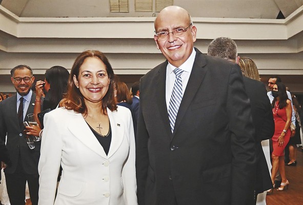 Lucía Meza y Mario López Chávarri