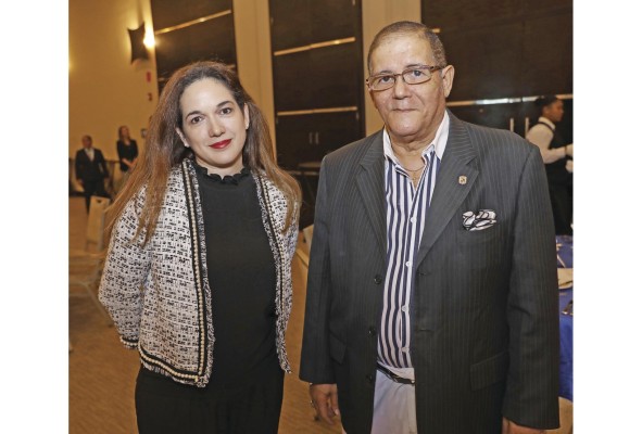 Stephanie Romero y Gustavo Quintero