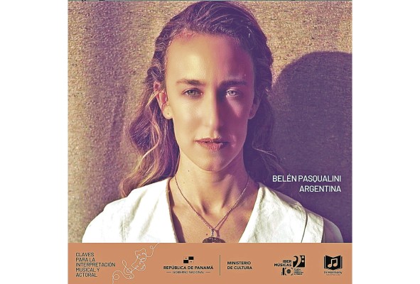 La cantante y actriz argentina, Belén Pasqualini, co-autora del libro.