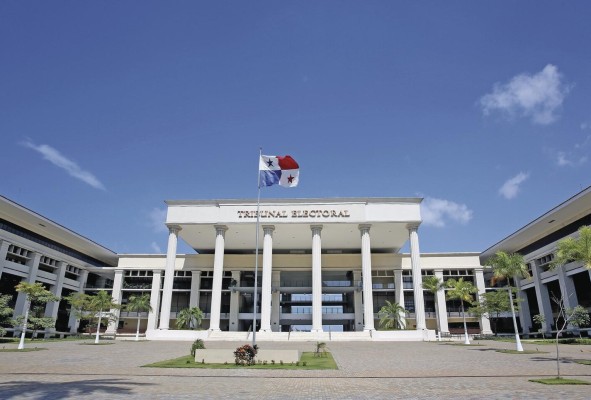 El TE entregó una certificación al partido PAIS al alcanzar los 39,482 afiliados.