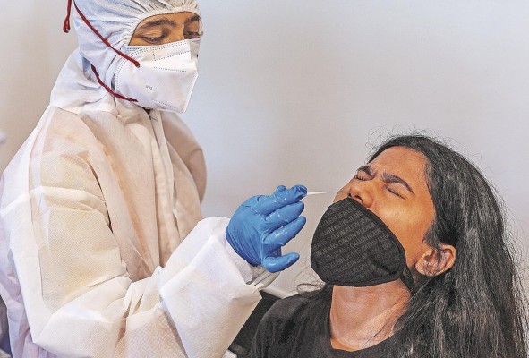La vacuna contra el nuevo coronavirus se ha convertido en la esperanza frente a la muerte.