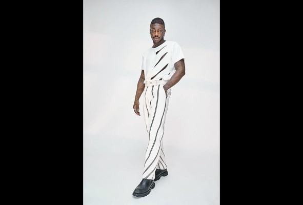 En belleza blanca se mostraron las piezas del diseñador Geoffrey Mac para hombres.