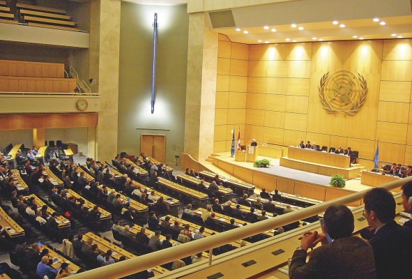 La ONU considera que la erradicación de la pobreza es una condición indispensable.