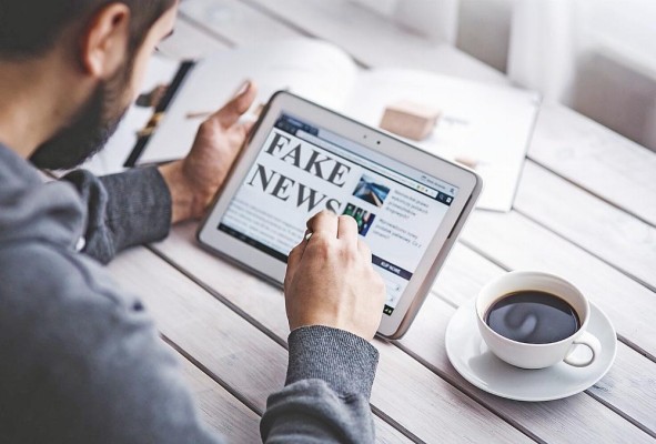 La desinformación es una de las formas de polarizar a las personas en temas específicos.