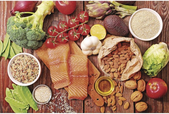 Aumentar el consumo de alimentos ricos en fibra como avenas, cereales integrales, mejoran la actividad hepática, muy relacionado con las hormonas. Consumir frutos secos como almendras, nueces, pasas y cereales integrales, por su riqueza en fibra, vitamina C y las vitaminas del grupo B, previene en un 50% la aparición de miomas.