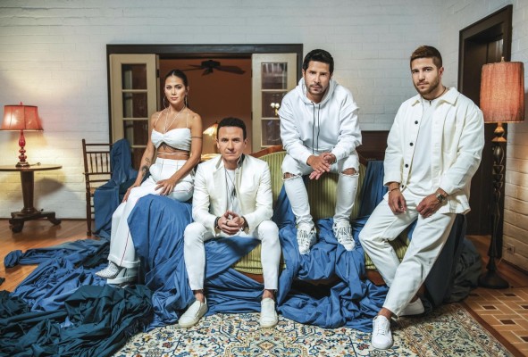 Fonseca estrena “2005” rodeado de sus compatriotas Greeicy, Cali y El Dandee.