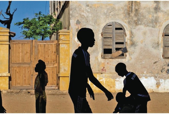 Sofia Verbolovskis, (Panamá), Silueta en Gorée Senegal (Ed. 2/10), 61 x 91.44 cm, Impresión digital/Papel Satín, 2016, Enmarcada
