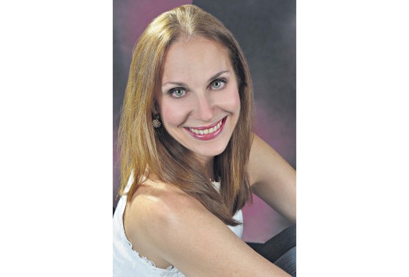 Myriam Guevara-Mann. Directora de Escuela de Danzas Teresa Mann. Nominada a mención honorífica: Cultura “Es importante destacar a mujeres que han impactado a la sociedad en sus distintas facetas. Y es más bien por el ejemplo a seguir, particularmente para las nuevas generaciones de mujeres que desean continuar impactando. Representa lo que es posible lograr, inspira a tener un propósito de carrera o de vida y demuestra lo que se requiere para llegar a ser exitosa. Ver es creer. Creer que una meta es alcanzable es más fácil cuando existe un ejemplo a seguir”. “En el mundo de la danza aún predomina el liderazgo del hombre como director o coreógrafo, pero recientemente se ha visto surgir a maravillosas mujeres como directoras de compañías de danza, coreógrafas y maestras. En la danza en Panamá, el aporte de la mujer en roles de liderazgo es muy notorio”.