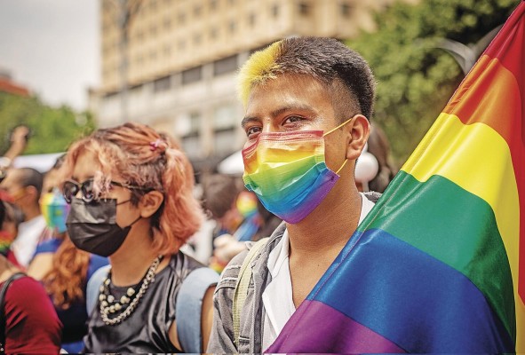 Las personas de la comunidad LGBTIQ+ pueden llegar a pasar por más desafíos durante situaciones retadoras, a diferencias de los heterosexuales.