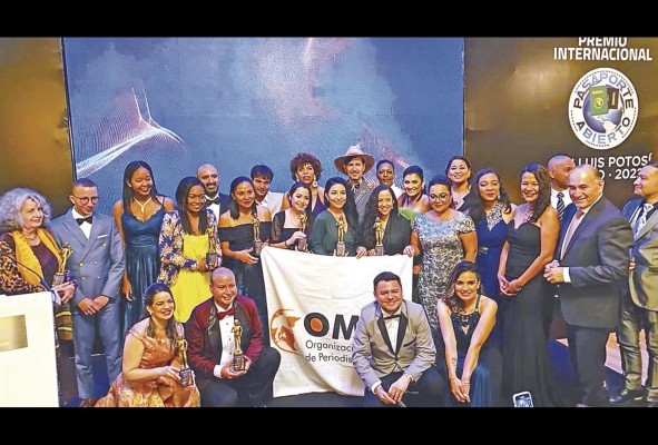 La Organización Mundial de Periodismo Turístico celebró una nueva edición del premio internacional Pasaporte Abierto, y en esta ocasión en el Ayuntamiento de San Luis Potosí, México.