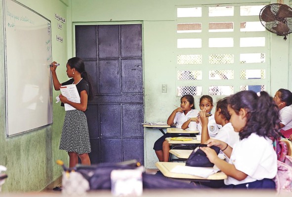 El Ministerio de Educación informó que 1,700 escuelas están listas para el retorno a clases.