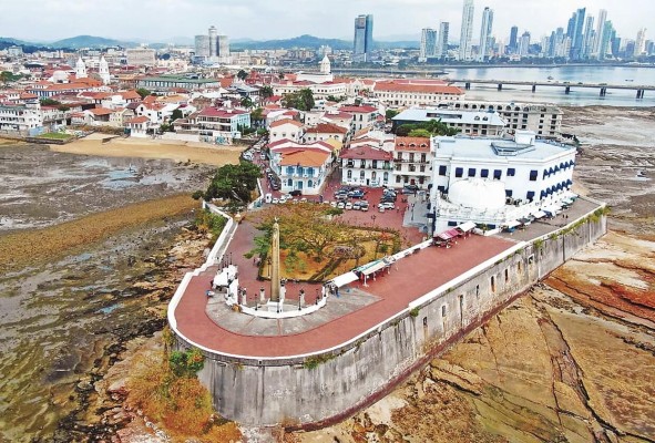 La comisión que se encargará de la conmemoración del bicentenario de la independencia de Panamá de España.