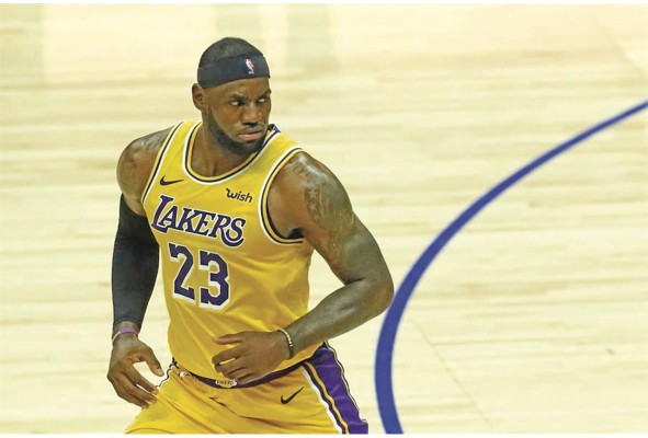 Lebron aportó 13 asistencias durante el partido.