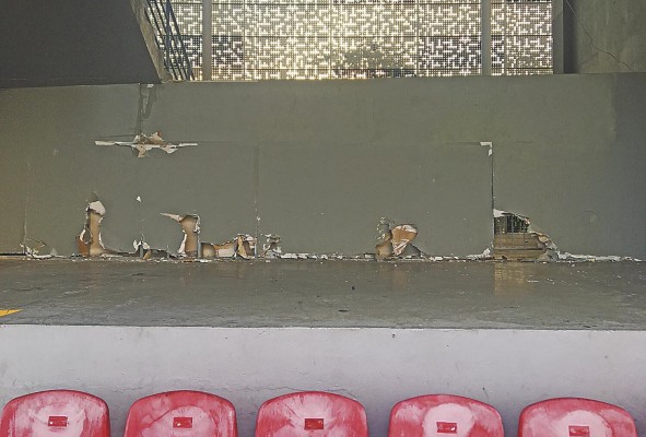 El deteriorado estado de algunas infraestructuras deportivas persiste en nuestro país.