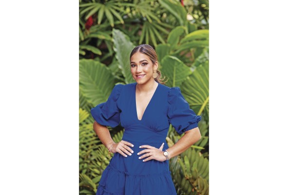 Isabela María Fernández Pascual es una de las debutantes que podremos admirar en el próximo Festival de Debutantes 2023, que realizarán las Damas Guadalupanas en la terraza Mar del Sur del Club Unión el 1 de julio. Esta damita es hija del hogar formado por el señor Diego Enrique Fernández Rodríguez y la señora Cristina Angélica Pascual de Fernández. A su vez es tataranieta de la muy recordada dama guadalupana socia fundadora, señora Gloria de Alfaro.