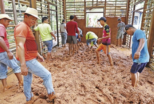 Con una mezcla de barro, agua y paja se levantan las paredes de estas hermosas casas tradicionales.