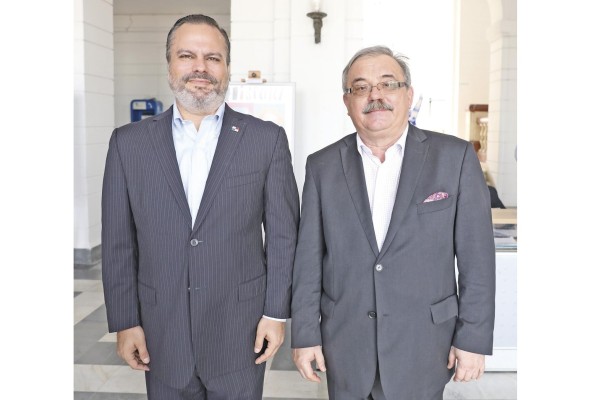 Gabriel González y Leszek Bialy