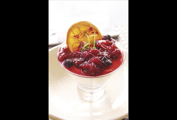 Panna cotta con frutos del bosque