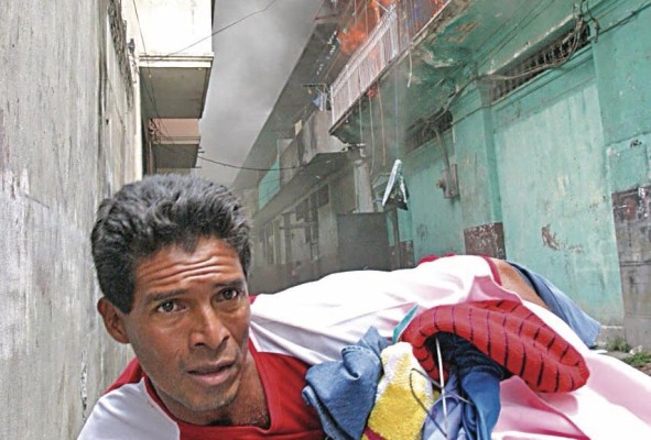Foto ganadora del primer lugar de la categoría blanco y negro, y color del concurso anual de fotografía de la fundación San Felipe, 1996.