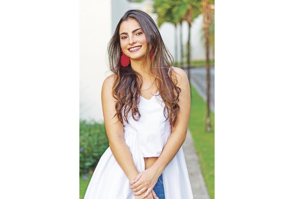 La señorita Isabella Victoria Correa Martinelli debutará en el Festival de Debutantes 2022 que, como es tradición, llevarán a cabo las Damas Guadalupanas el sábado 2 de julio en la terraza Mar del Sur del Club Unión. Ella es hija del señor Mario Eduardo Correa Esquivel y la señora Gianina de Correa.