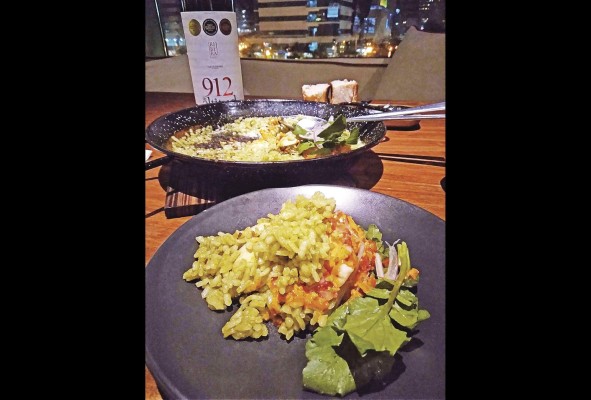 Arroz verde con mero y almejas