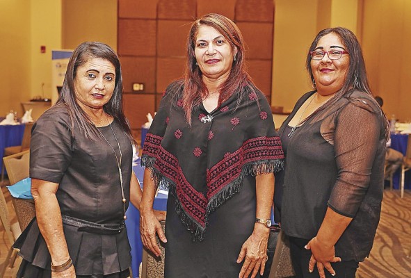 Carmen Peña, Atanasia de Mustafá e Ilka Garrido