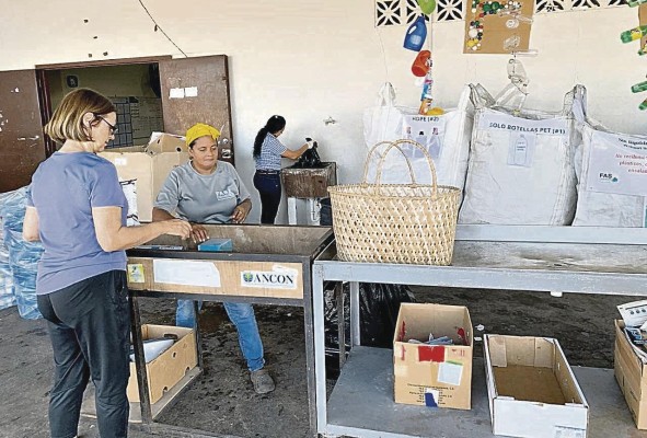 Reciclaje electrónico, una acción verde que protege