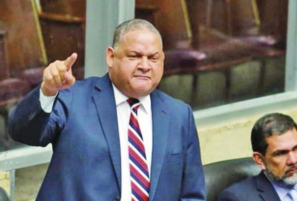 El grupo denominado “Resistencia Torrijista”, liderado por Benicio Robinson, presentaría la propuesta al Directorio del colectivo.