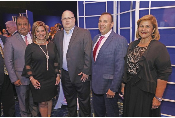 Abdiel González Rosa, Karla Plata, Vasco Arosemena, Carlos Paniagua y María Luisa de Lindo