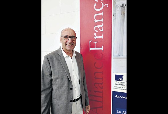 Benest fue director de las alianzas francesas de Cuba, Brasil y México.