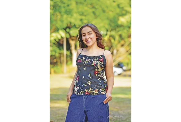 Meghan Hanily Sucre es una de las debutantes que apreciaremos en el Festival de Debutantes 2023 a celebrarse el 1 de julio en la terraza Mar del Sur del Club Unión, organizado por las Damas Guadalupanas para recaudar fondos para sus programas benéficos. Ella es hija del señor George Robert Hanily Arias y la señora Angie Sucre de Hanily.
