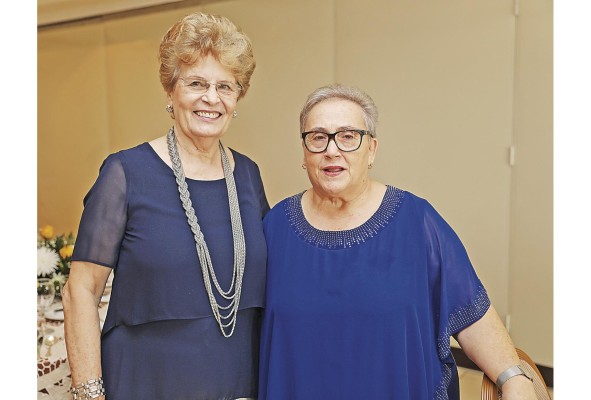 Mari de Casco Arias y Maribel Suárez