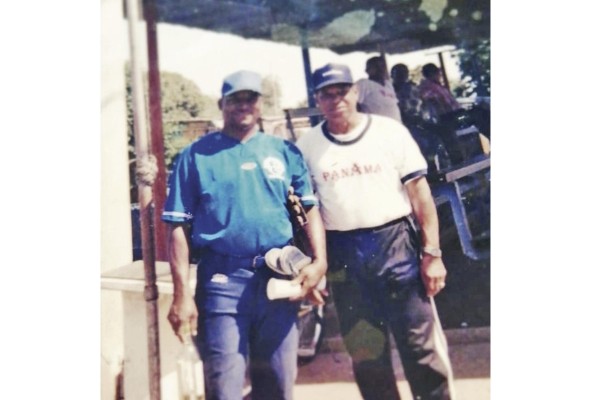 Los colonenses Óscar Molinar (Izq.) y Sixto Romero (Der.), dos de los panameños en el Salón de la Fama.