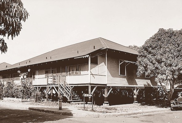 En agosto de 1913, el coronel Goethals autorizó la construcción de un campamento en La Boca para proveer alojamiento a trabajadores afroantillanos, siendo esta la fecha en que el poblado se bautizó oficialmente con su actual nombre.