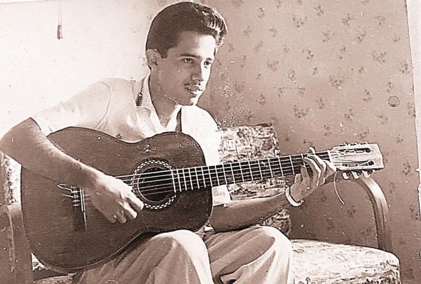 Edgardo Quintero también se decanta por la guitarra.