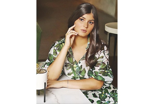 La señorita Isabella Marie Borges Barahona es una de las debutantes que apreciaremos en el Festival de Debutantes 2022 que, como es tradición, llevarán a cabo las Damas Guadalupanas el sábado 2 de julio en la terraza Mar del Sur del Club Unión. Es hija del señor Rafael Antonio Borges Fábrega y la señora Linette Michelle Barahona de Borges.