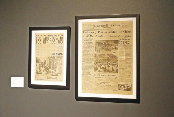 Recortes de periódicos de la época narran las vivencias del país.