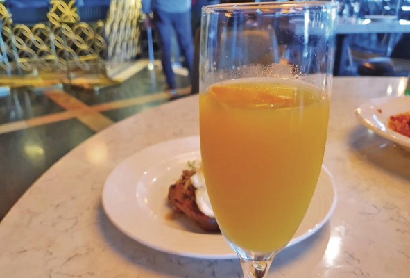 Durante el 'Magical brunch' los comensales pueden disfrutar del 'open mimosas'.