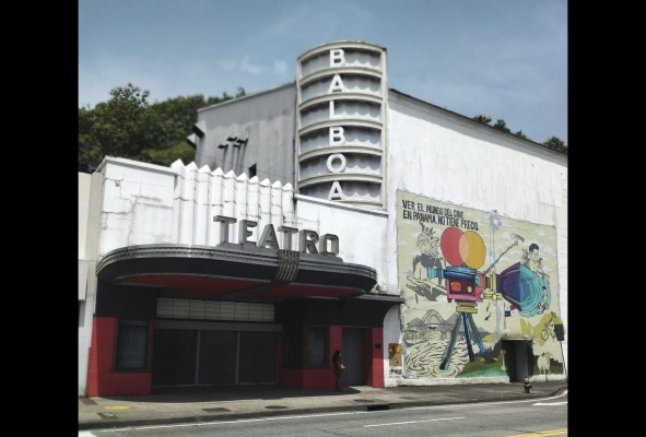 Fachada actual del teatro Balboa en Panamá.