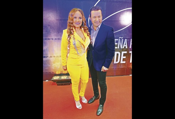 Sammy y Sandra Sandoval asistieron a disfutar del concierto.